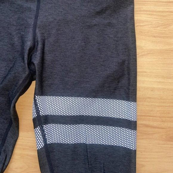 Unavailable- STRONGER Leggings - Picture 3 of 9